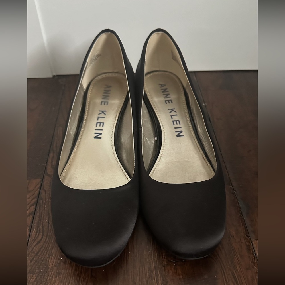 Anne Klein Black Women's Rounded Toe Slip-On Flats
